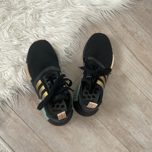 EUC Adidas boost sneakers - Picture 3 of 3